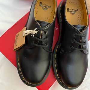 Dr. Martens Black leather sneaker